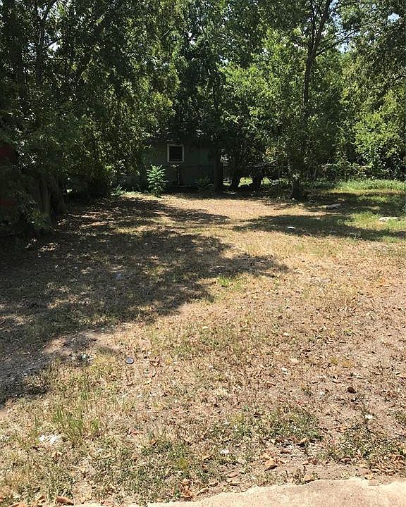2nd image of 2514 Mills St