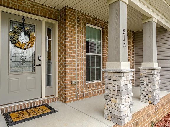 3rd image of 815 Carousel Ct