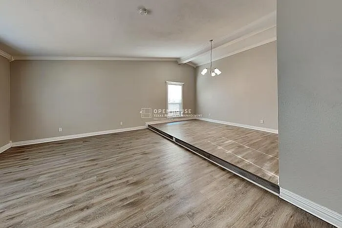 4 bed, 2.5 bath, 2164 sqft, $2,300 — Photo 3