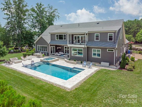 3rd image of 165 Hopkinton Dr