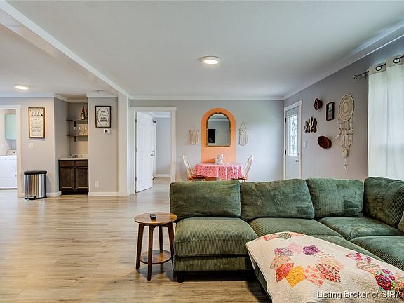 4th image of 2444 4th Street SE