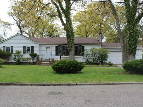 62 Mowbray Street, Patchogue, NY 11772