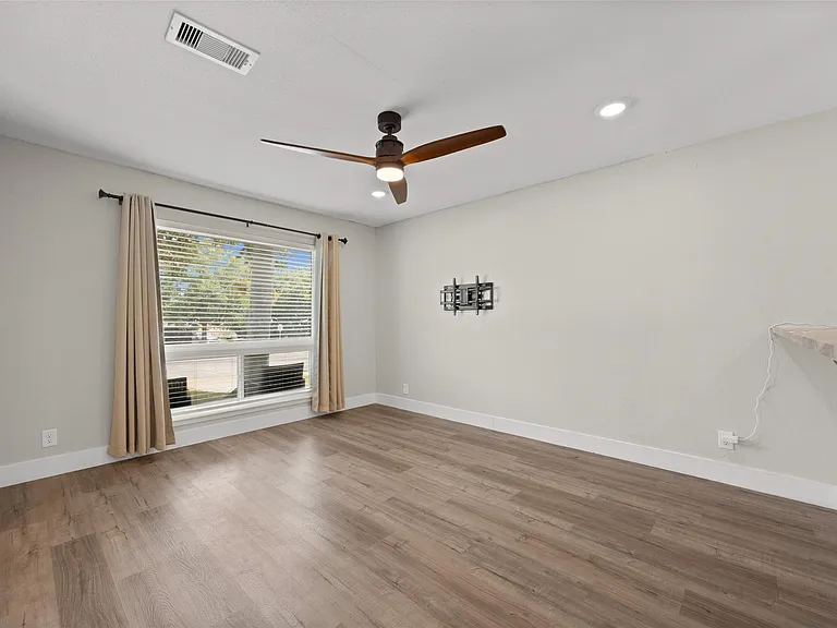 5206 Emerald Forest Dr — Photo 7