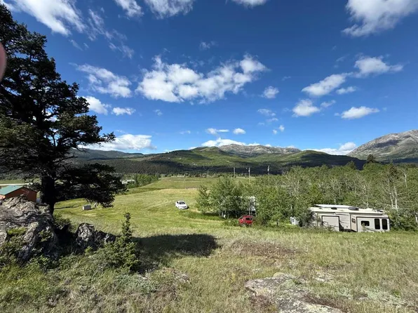 2211 Passburg Ter, Crowsnest Pass, AB T0K 1C0