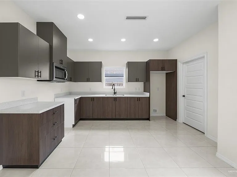 2304 San Pascual St — Photo 4