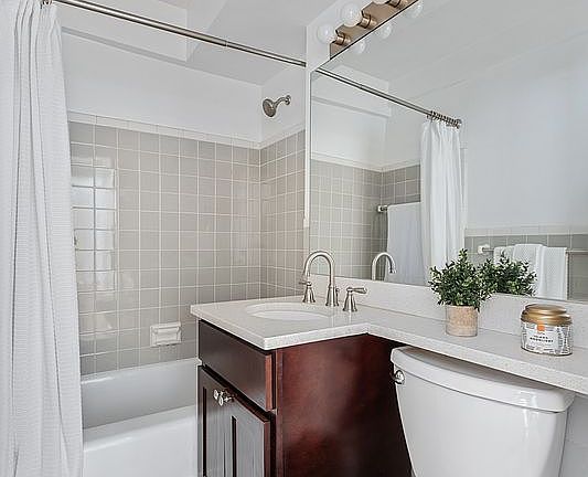 4th image of 135 Willow St APT 103