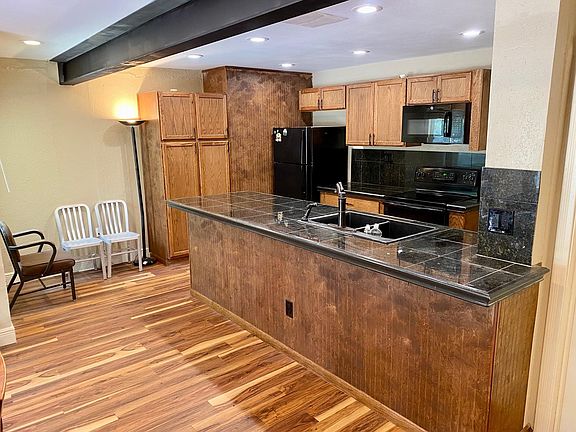 5th image of 3711 Vineland Dr Side A