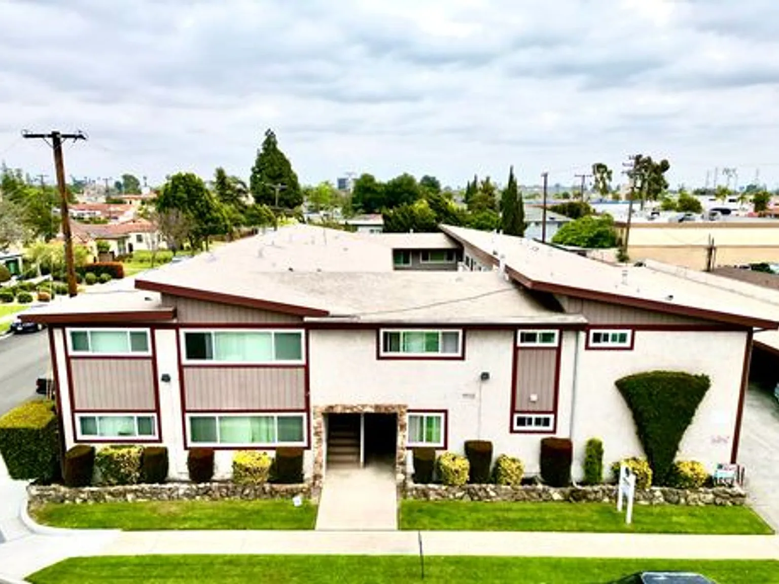 472 Hunt Reeves Llc — Photo 1