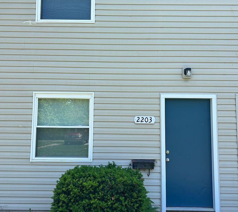 1st image of 2203 Clarendon Ln