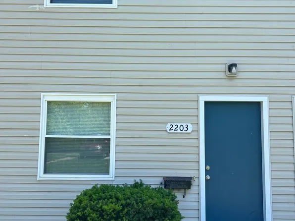 2203 Clarendon Ln, Columbus, OH 43223