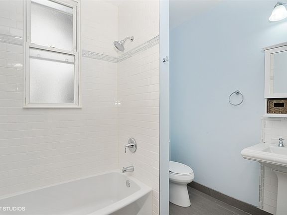 5th image of 2629 N Central Park Ave #1