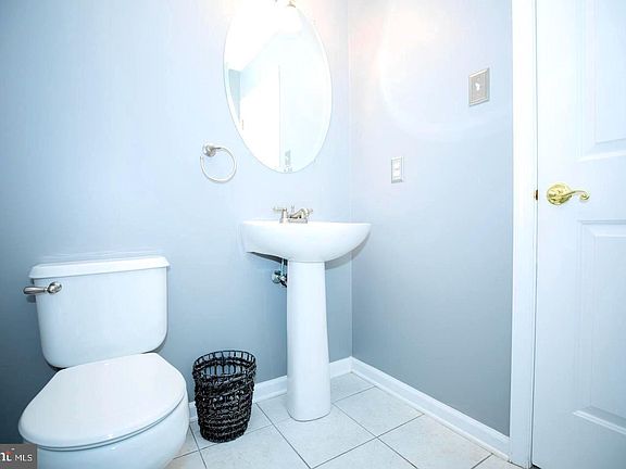 5th image of 524 Coachwood Ct