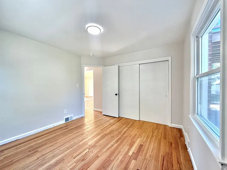 2180 Vernier Rd — Photo 20