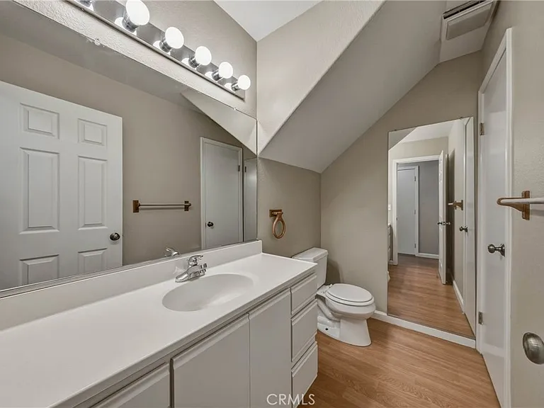 687 Armstrong St — Photo 23