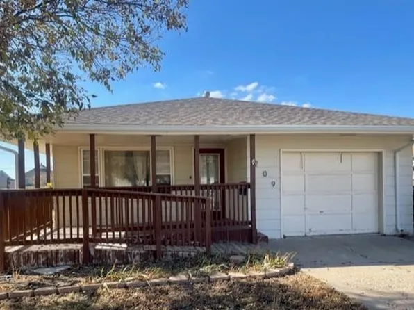 209 N 3rd St, Wakeeney, KS 67672