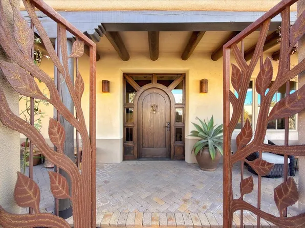 46 E Via Plaza Nueva, Santa Fe, NM 87507