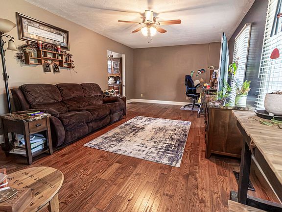 5th image of 312 Parkwood Pl