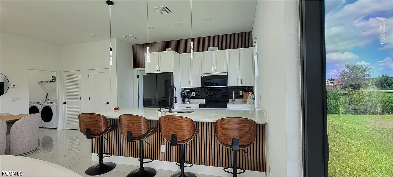 3 bed, 2.0 bath, 1633 sqft, $2,600 — Photo 4