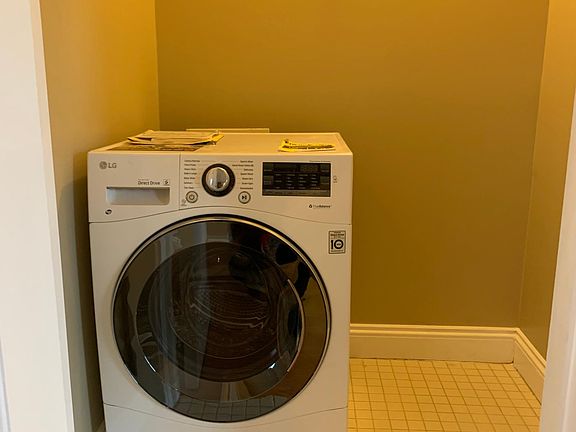 5th image of 15 E Kirby St APT 728