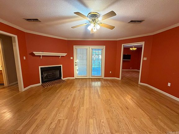3rd image of 121 Cypress Dr