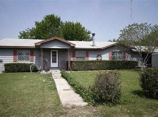 1176 W Denton Rd, Axtell, TX 76624