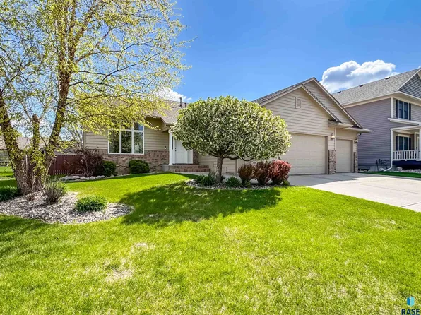 3144 S Newcastle Ct, Sioux Falls, SD 57110