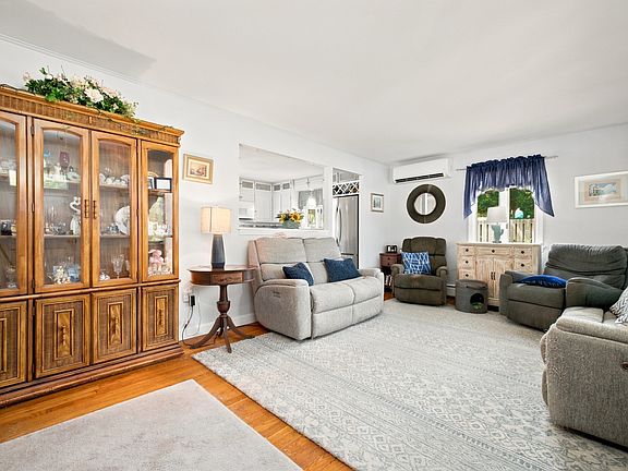 5th image of 30 Crocker Rd