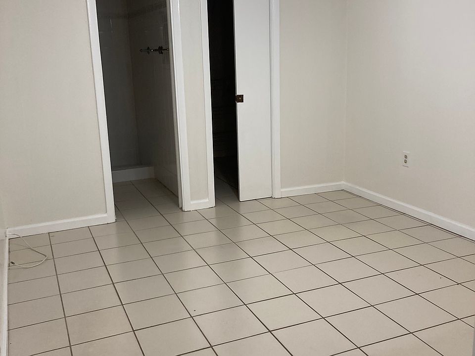 2nd image of 21 E 50th Pl