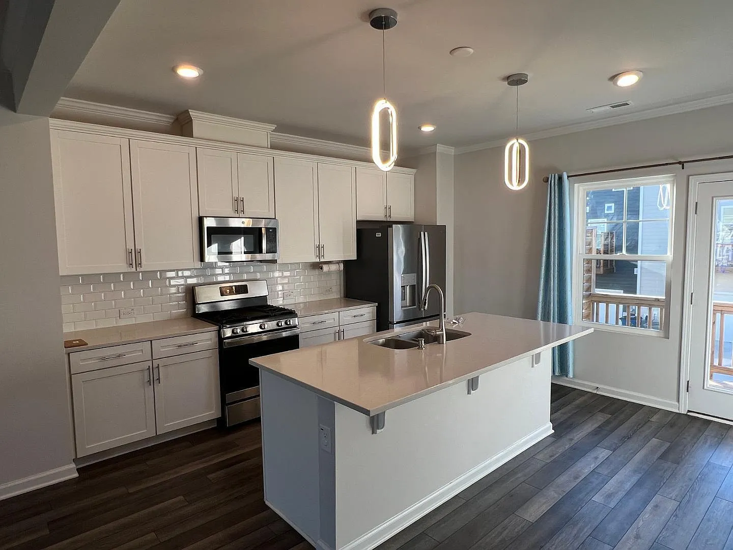 4 bed, 3.5 bath, 2179 sqft, $2,250 — Photo 4