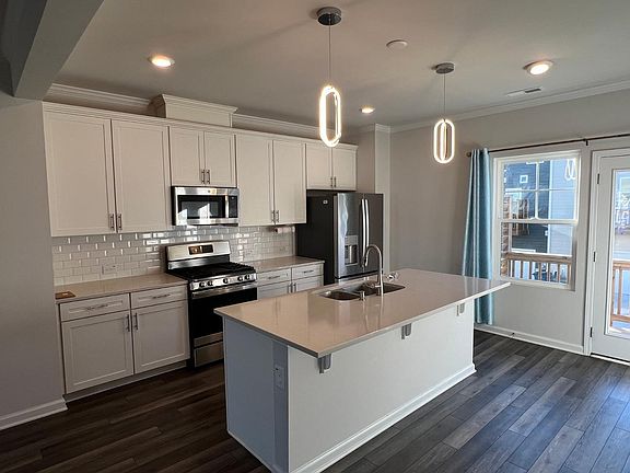 4th image of 6417 Mentor Pl