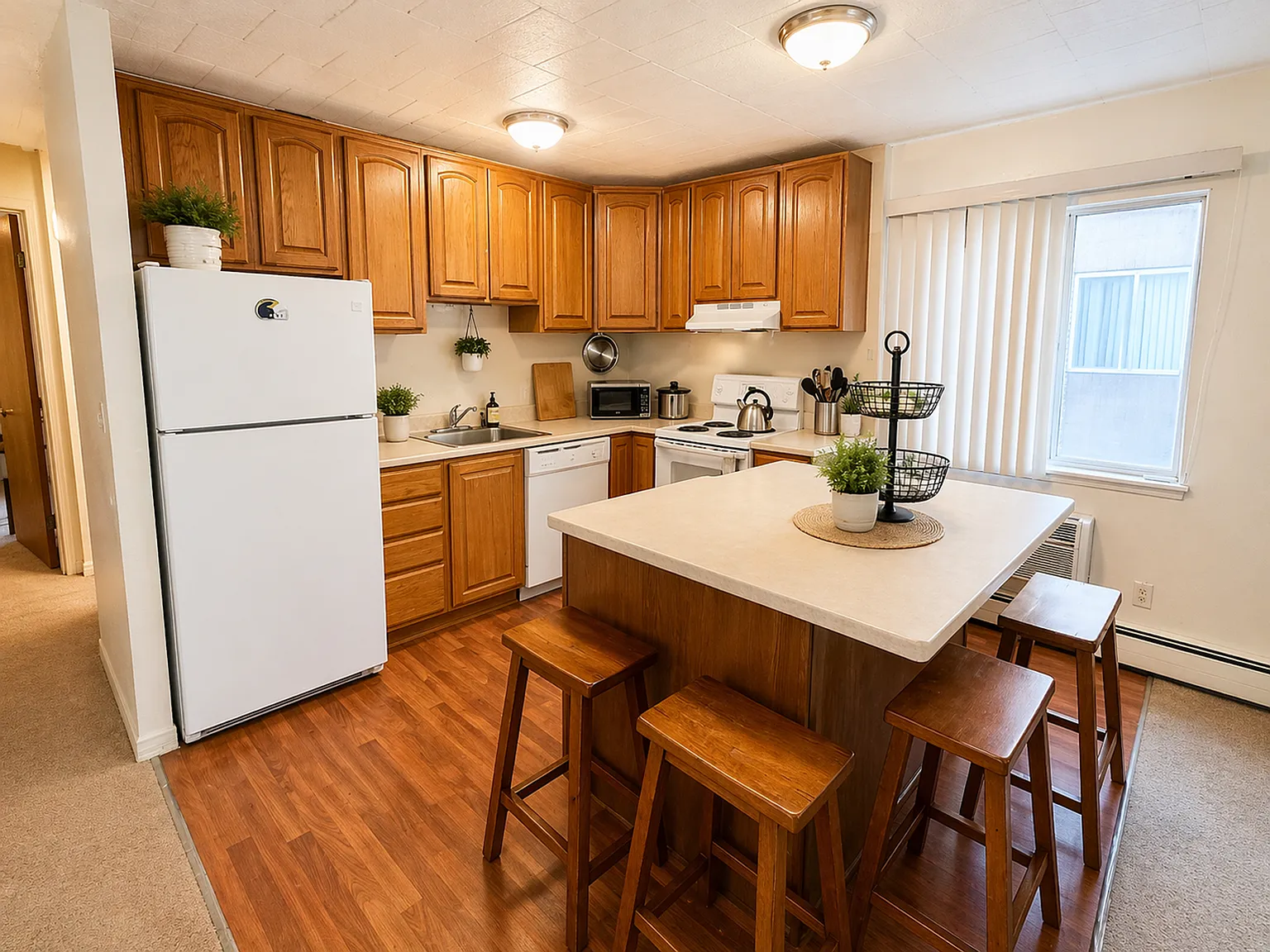 Varsity Management - 515 Walnut — Photo 2