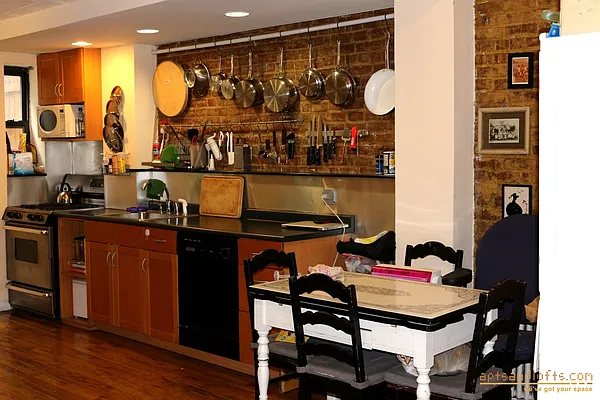 Rented by aptsandlofts.com | media 13