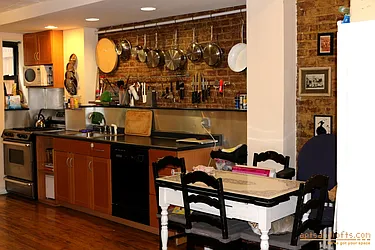 Rented by aptsandlofts.com