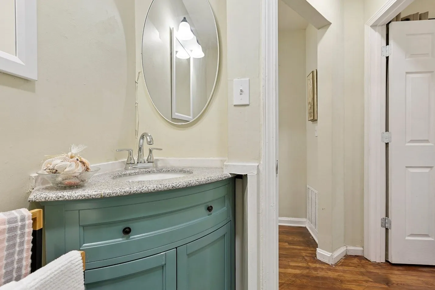3 bed, 1200 sqft, $1,575 — Photo 4