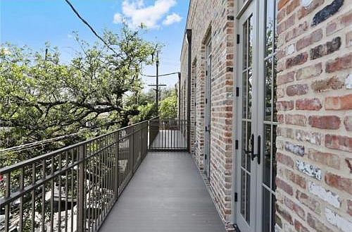 4th image of 2802 Magazine St APT 202