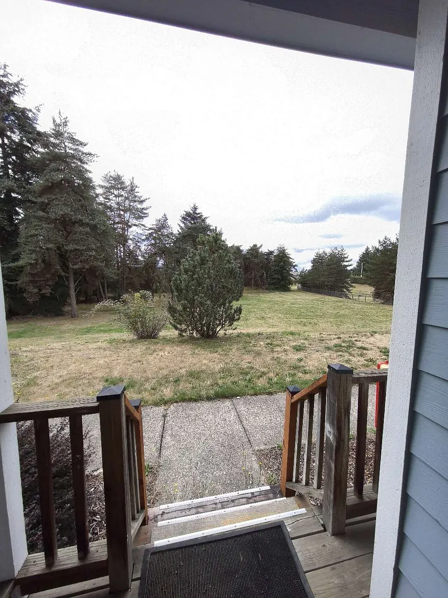Large Green Space at Front Door - 6317 Barstow Ln SE #8