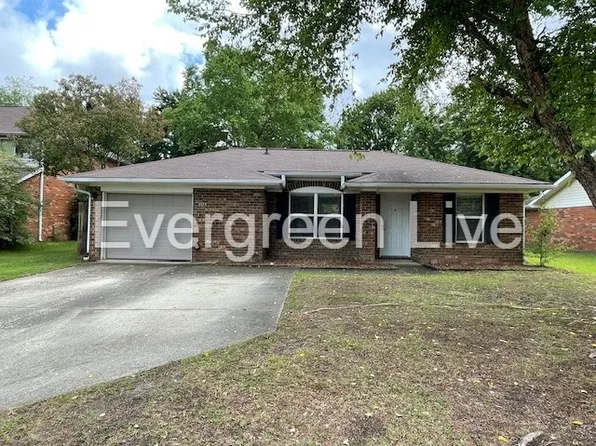 105 Viola Ct, Raeford, NC 28376