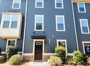 1229 Queen Lyon Ct, Charlotte, NC 28205