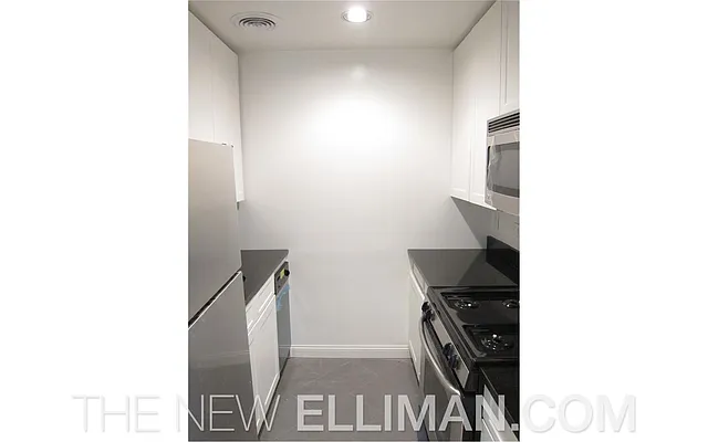 Rented by Douglas Elliman | media 19