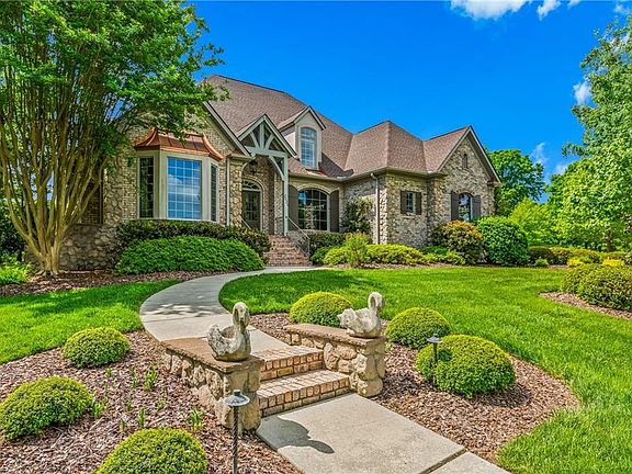 2nd image of 2821 Swan Lake Dr