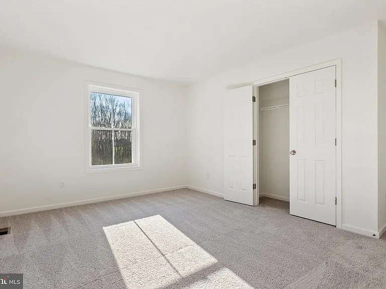 118 Silversmith Rd — Photo 2
