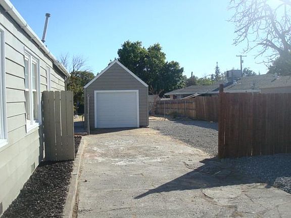5th image of 410 Lampasas Ave
