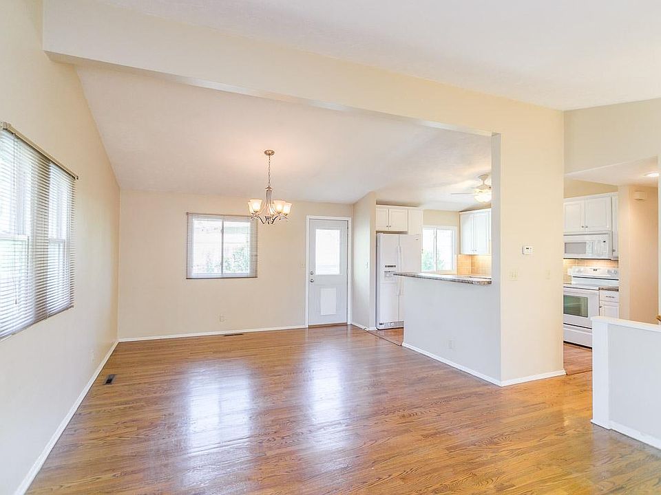 1st image of 530 W Broadview Dr