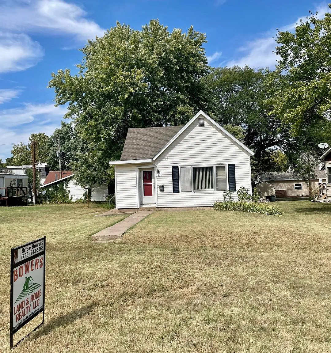 2 bed, 1.0 bath, $850 — Photo 2