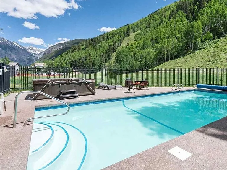 370 Mahoney Dr #ID1538991P — Photo 3