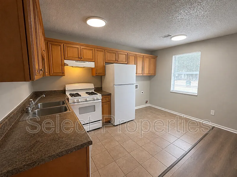 3 bed, 1.0 bath, 800 sqft, $950 — Photo 4