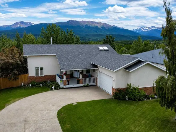 10821 & 10817 N Grande Ave, Grande Cache, AB T0E 0Y0