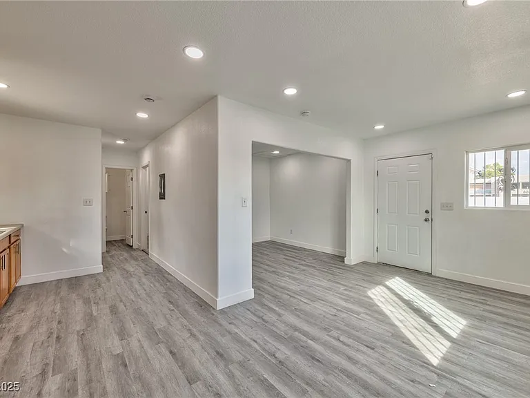 339 N 10th St #2 — Photo 8