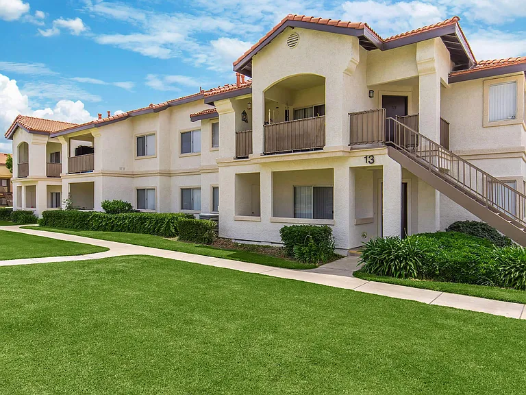 Club Pacifica Apartment Homes — Photo 12