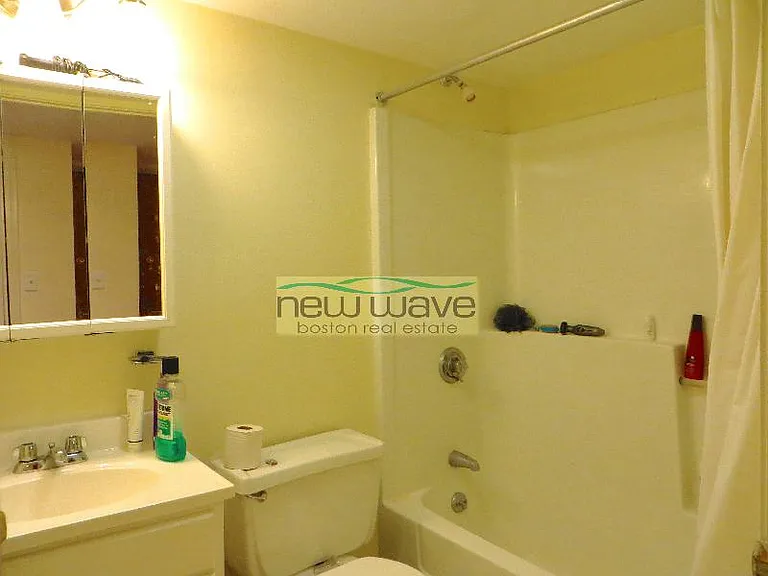 102 Queensberry St #A — Photo 11